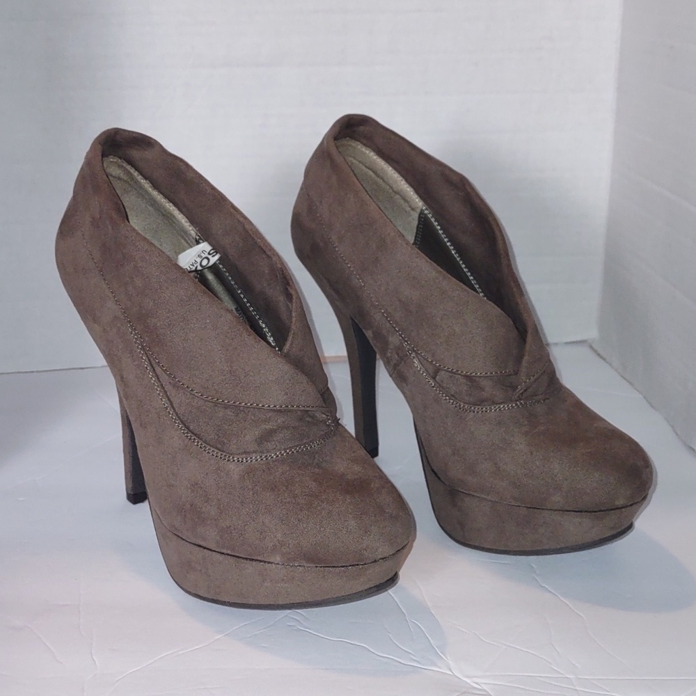 EUC Mossimo Faux Suede Platform Bootie Stilletos